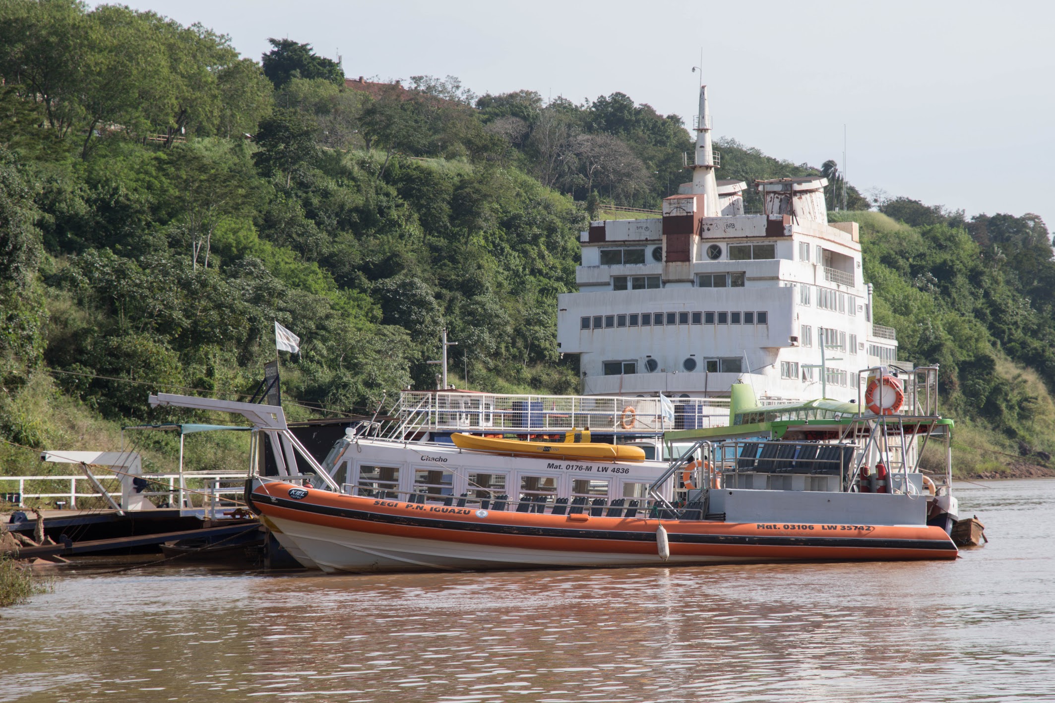Schiff auf dem Fluss