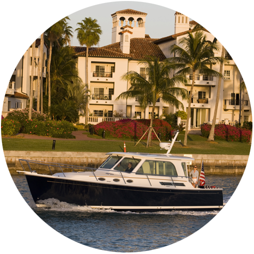 Back Cove 37 auf dem offenem Wasser mit Cummins Schiffsgenerator Onan