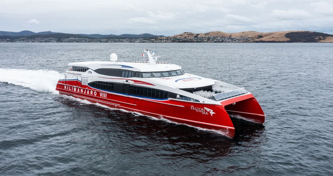 Zwei 4.000 HP starke Cummins QSK95-Motoren treiben den Kilimanjaro VIII an
