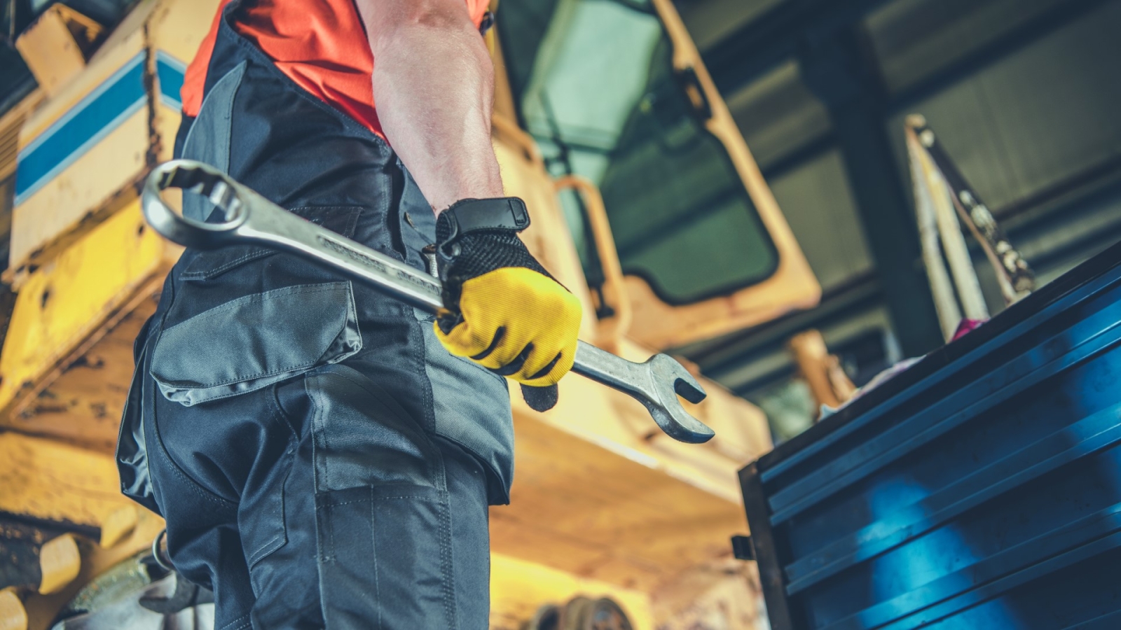 Arbeiter mit Schraubenschlüssel