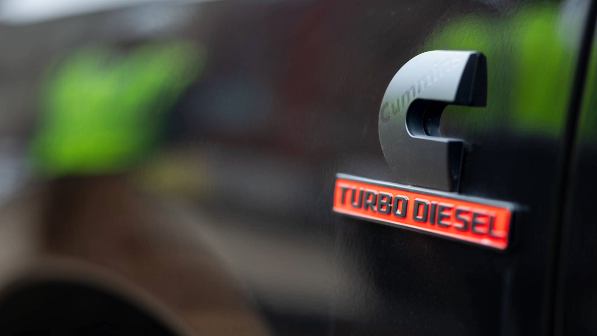 Cummins-Turbodiesel auf einem schwarzen Lkw