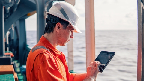 Techniker auf dem iPad mit PrevenTech