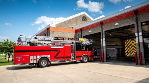 Feuerwehrauto an der Feuerwache