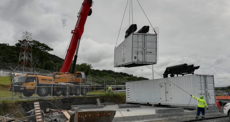 Cummins Bietet in sechs verschiedenen Projekten Primärstromversorgung, Standby- und einsatzkritische Stromversorgung für den Hafen an, von der Notstromversorgung am Umspannwerk bis hin zu mobilen Powerpacks, um die Kühlbehälter kalt zu halten.