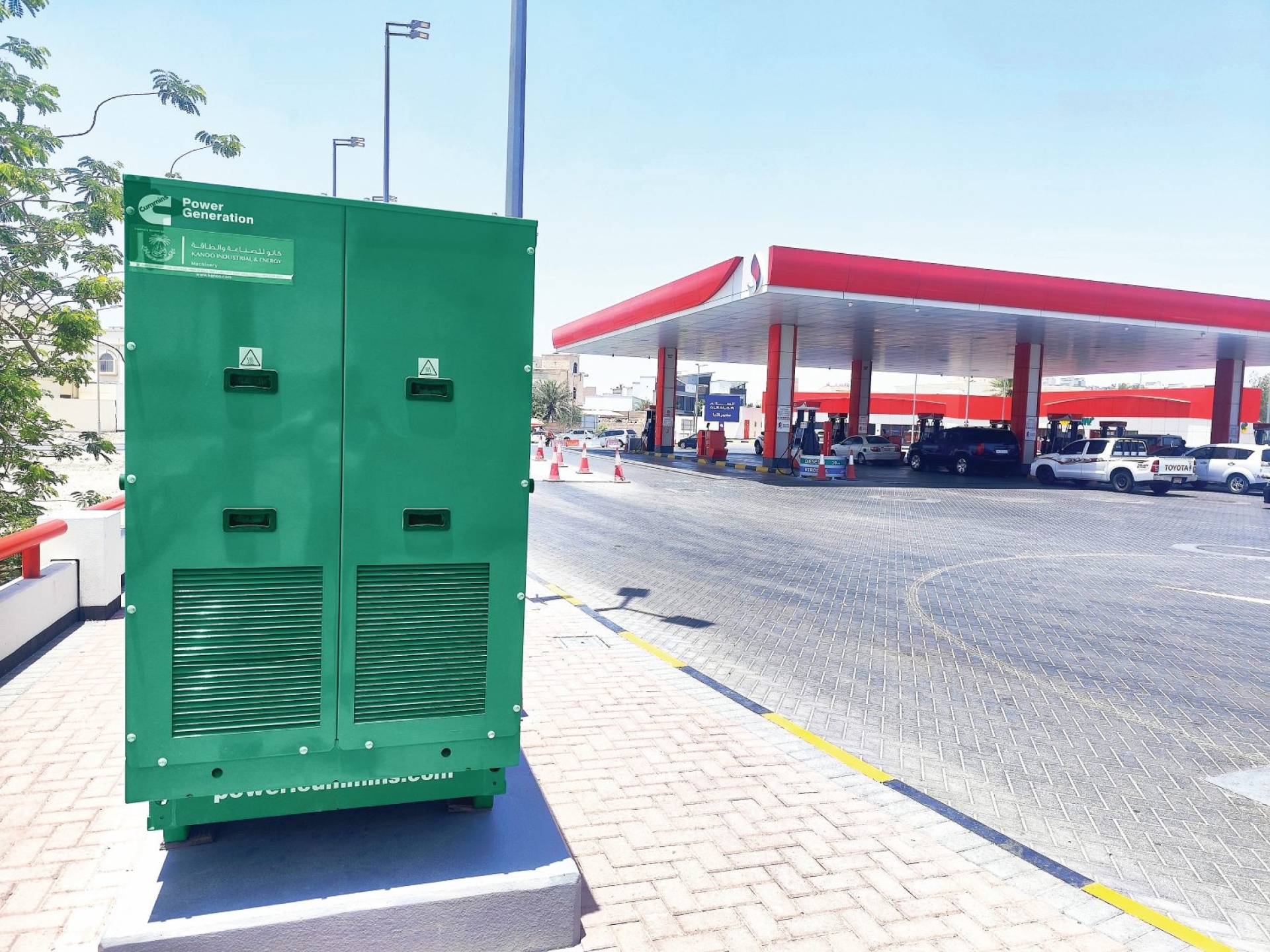 Generator außerhalb der Tankstelle