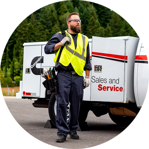Trabajador de servicio de Cummins en un trabajo