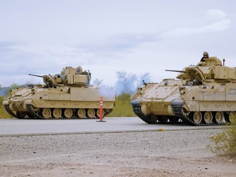 Dos tanques alineados para escenarios de entrenamiento