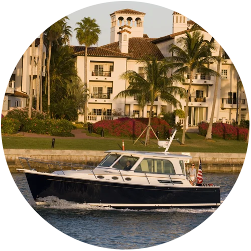 Back Cove 37 en aguas abiertas con generador cummins marino onan