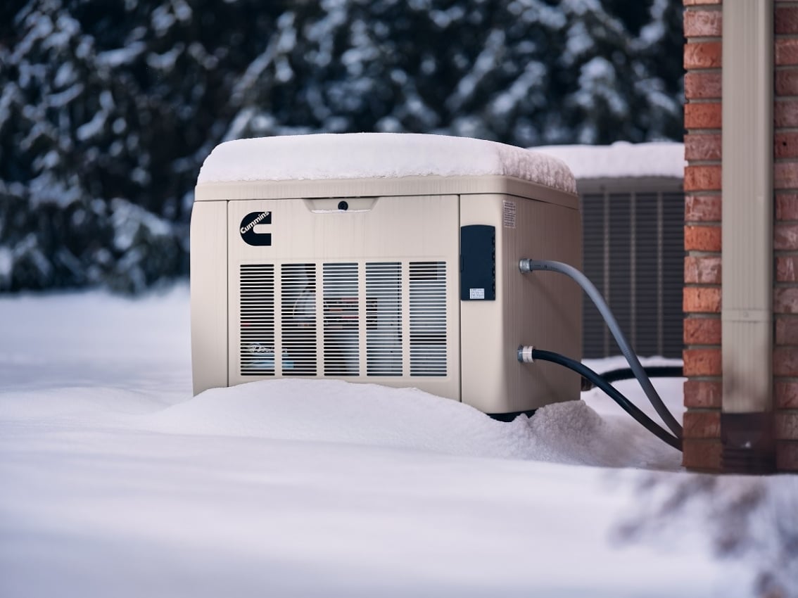 Generador rodeado de nieve