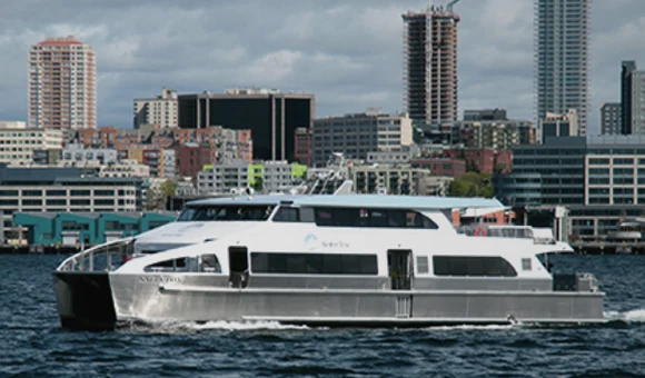 Catamaran Sally Fox, propulsé par des groupes moteurs principaux Cummins QSK50-M de catégorie 3