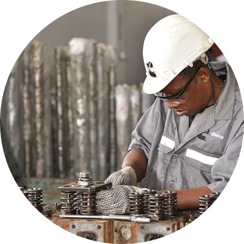 Employé de fabrication Cummins
