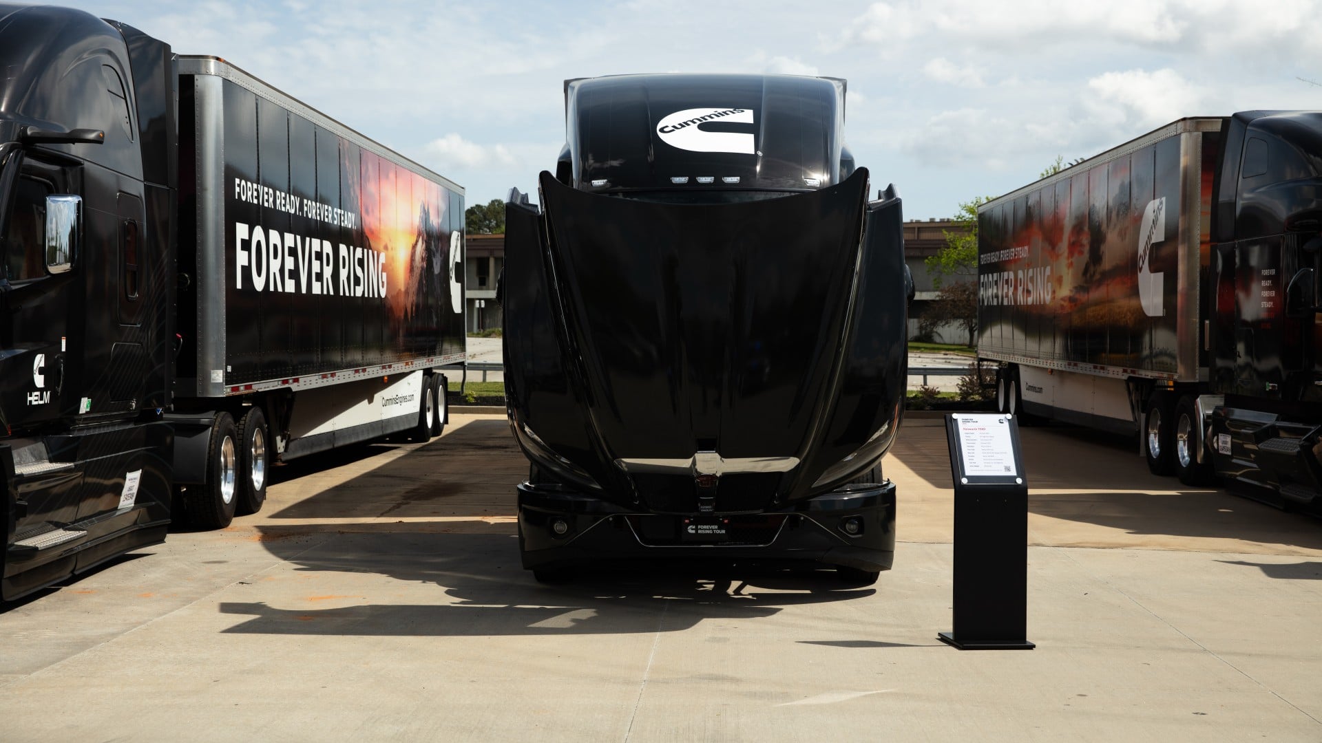 Camions de la tournée Cummins Forever Rising