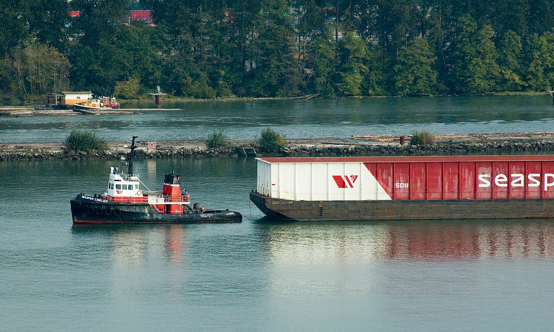 Seaspan Cavalier remorquant du fret