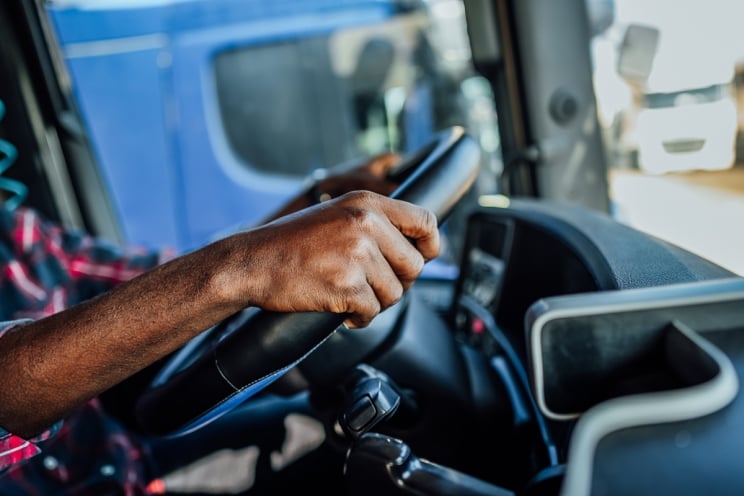 À l'intérieur de la cabine d'un camion