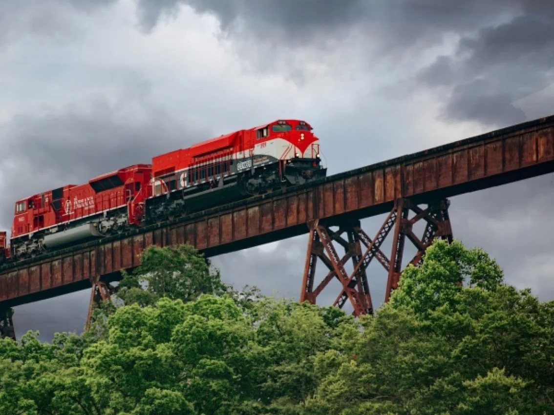 Locomotive sur le pont