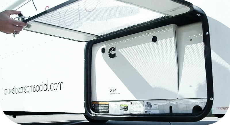 groupe électrogène affiché dans le camion de crème glacée Crave alimenté par Cummins