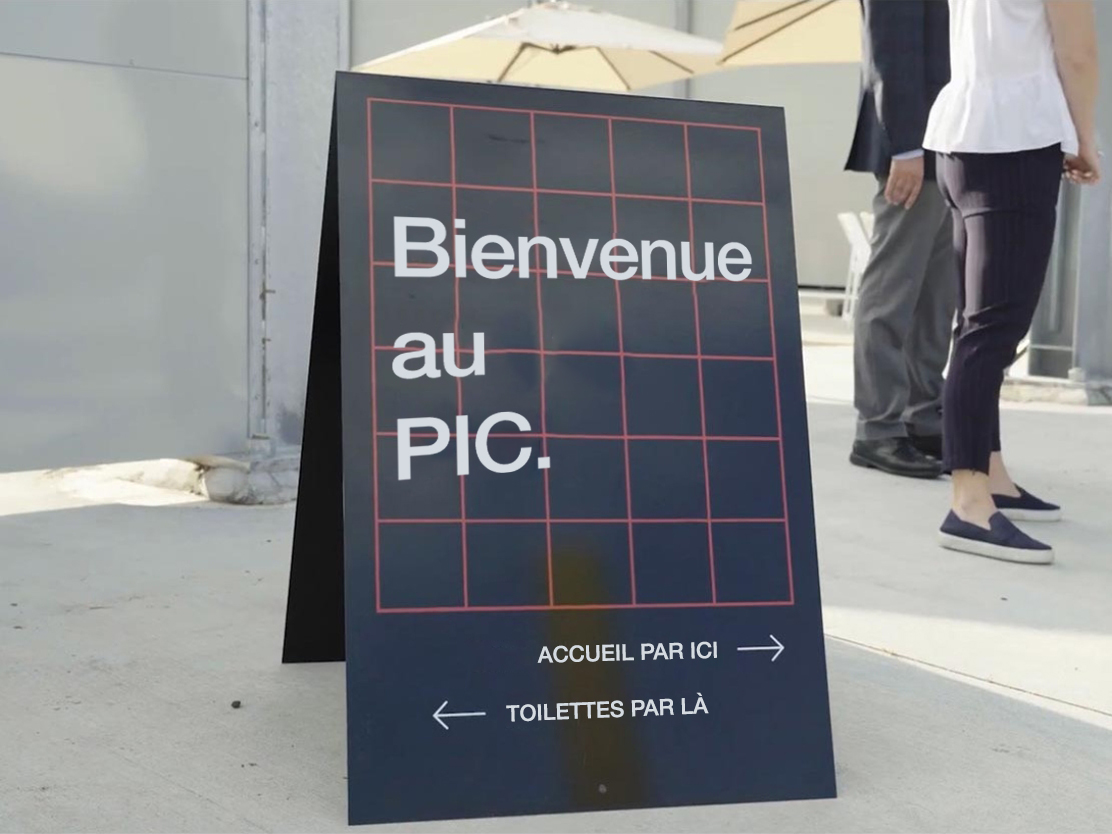 Panneau de bienvenue au Centre d’intégration de l’alimentation