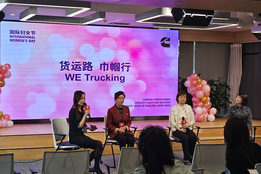 Panel de conférenciers de Cummins Powers Women