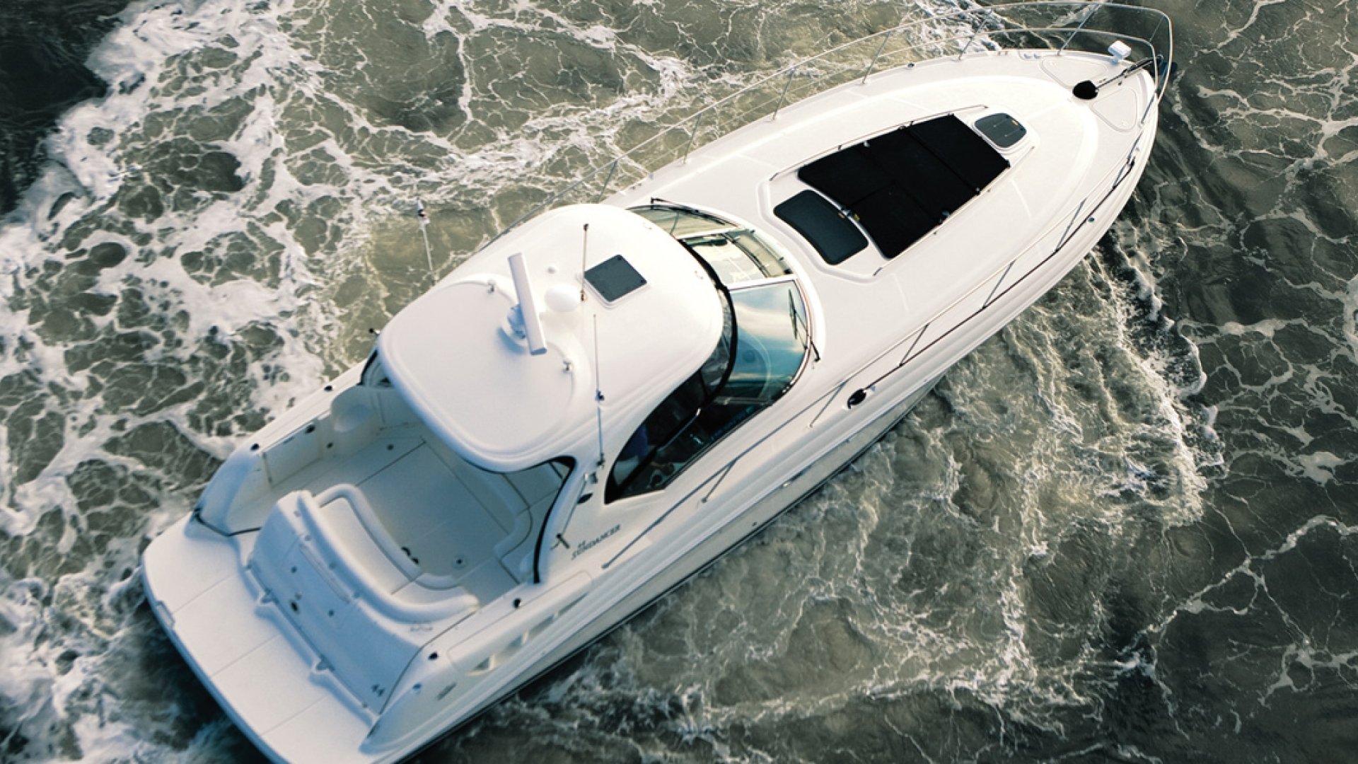Bateau équipé de Zeus sur l’eau