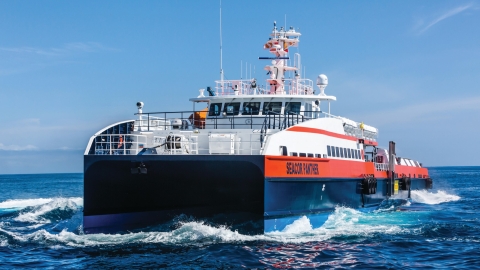 Catamaran avec groupes électrogènes marins