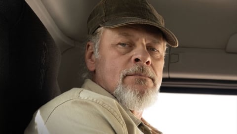Chauffeur dans le siège avant de son camion.