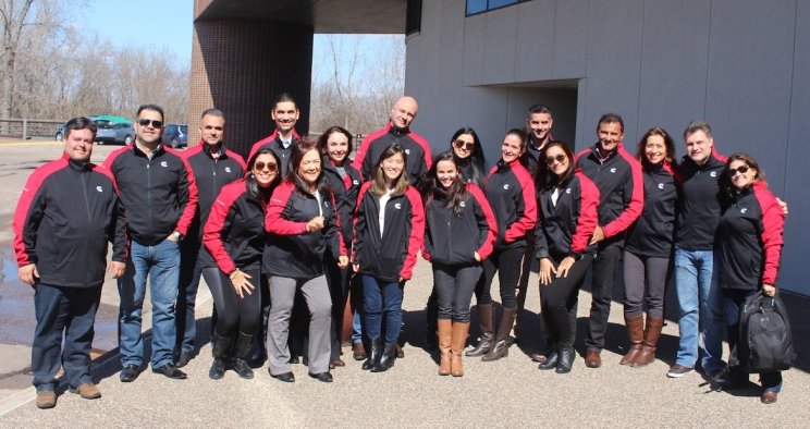 Les membres du groupe assistent au séminaire Fly-In alimentation à Minneapolis.