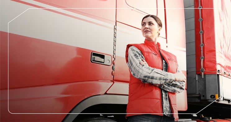 Femme posant devant un semi