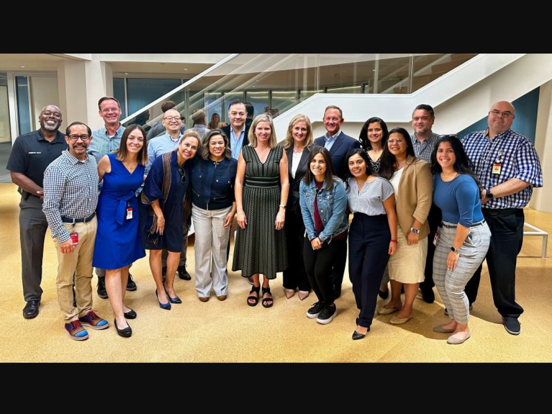 Jen Rumsey avec Care Latino Group