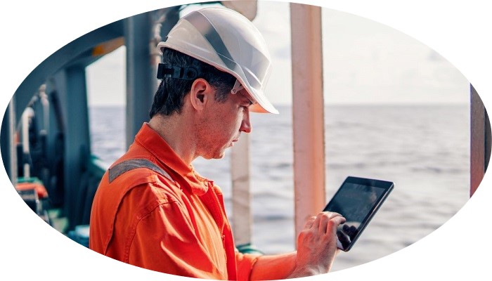 una persona rivede le informazioni sul tablet PrevenTech