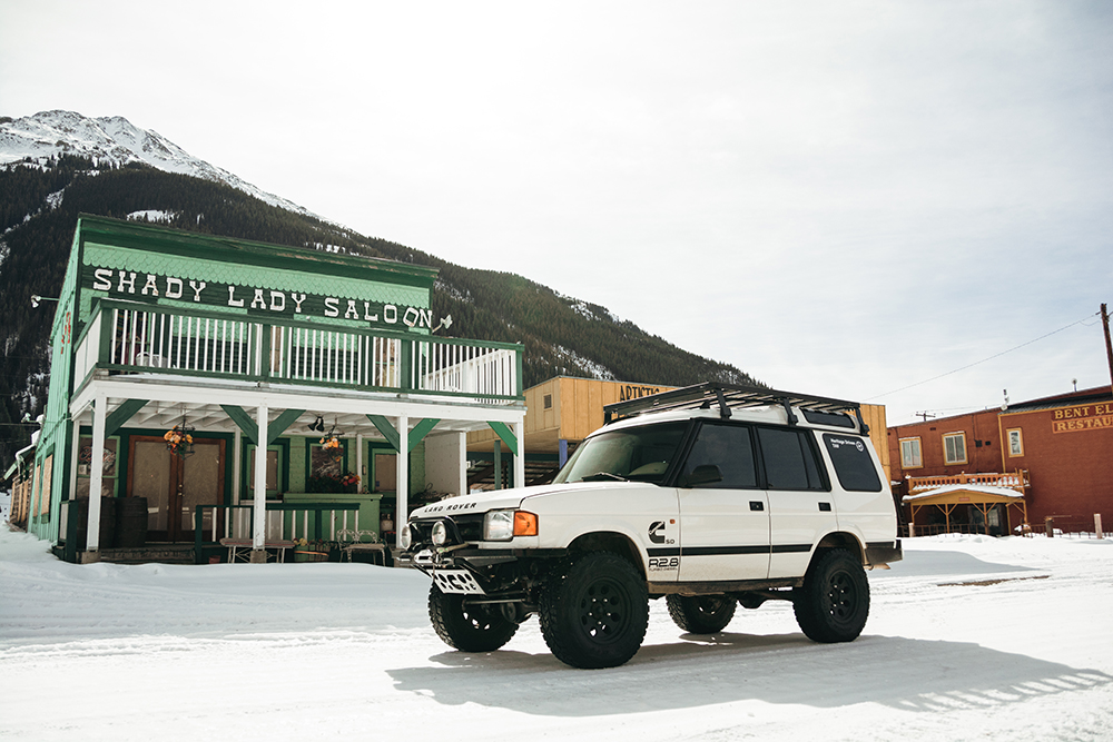 r28-repowered-1999-land-rover-discovery-1-old-western-town.jpg