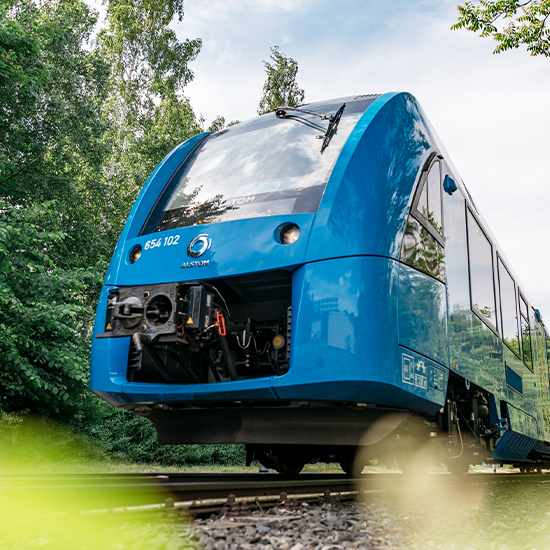 coradia ilint alstom reneframpe hydrogen train on the tracks