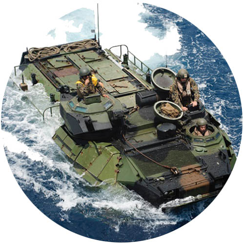 una embarcación militar en aguas abiertas