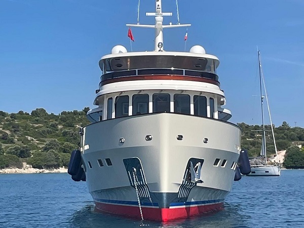 Mina bow view