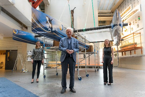 Two TU Delft Solar Team members with Dutch politician, Jan Terlouw, at the christening of Hydro Motion