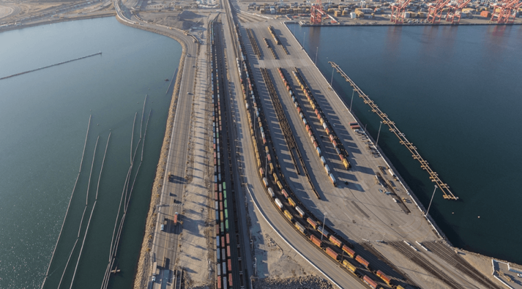 Elektrifizierung des Hafens von Los Angeles für Verteiler-Lkw.