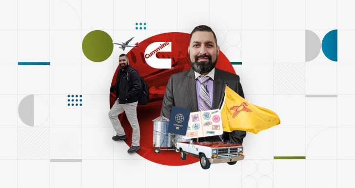 empleado de pie junto a un avión de transporte de Cummins