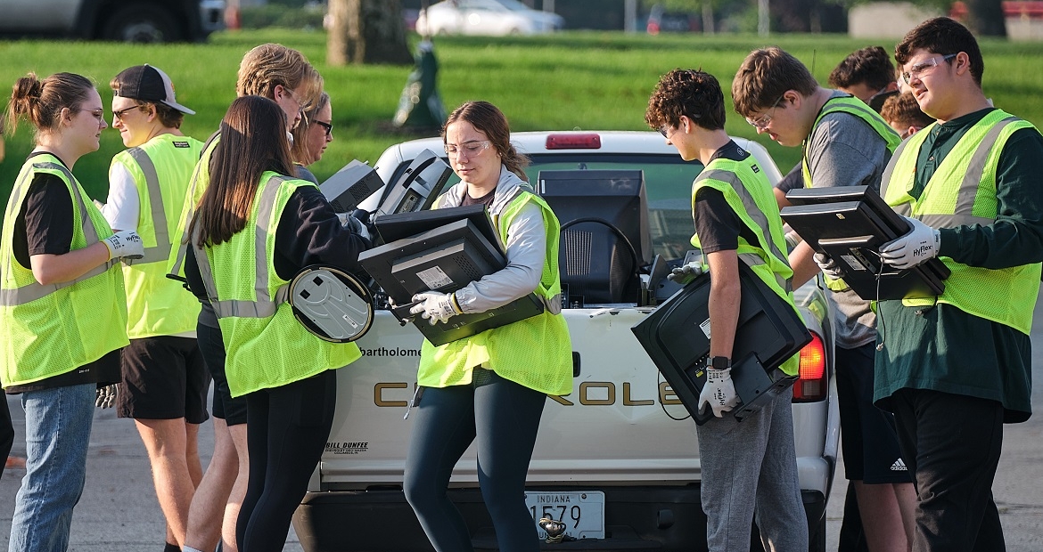 Volunteers clear a truck of electronic equipment at the Columbus Engine Plant’s Community Recycling Day.