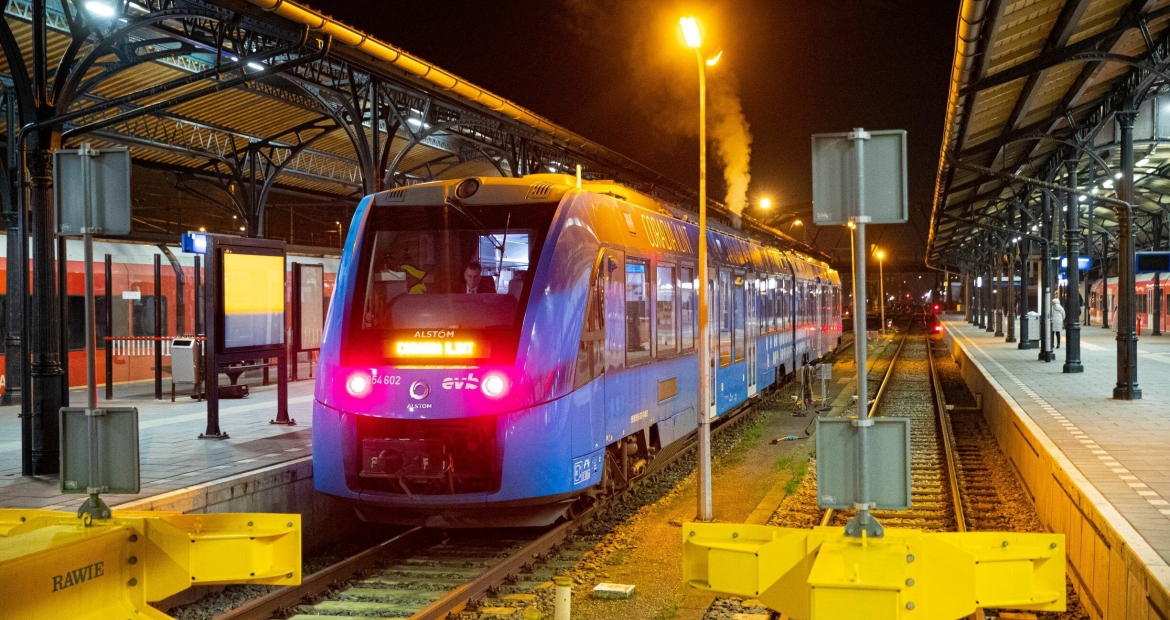 Cummins' technology is helping to power the world's first hydrogen powered passenger train. (Photo copyright Alstom/Reme Frampe))