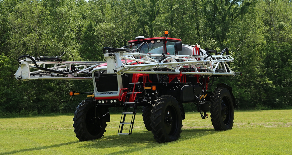 The Apache AS 1250 XP sprayer with a B6.7 Cummins Performance Series engine Apache AS 1250 XP sprayer with a B6.7 Cummins Performance Series engine