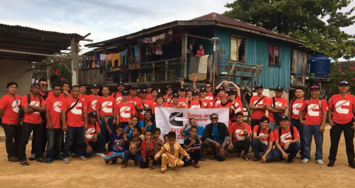 Cummins employees in Malaysia celebrate bringing solar lighting to a village without electricity. Cummins employees in Malaysia celebrate bringing solar lighting to a village without electricity.
