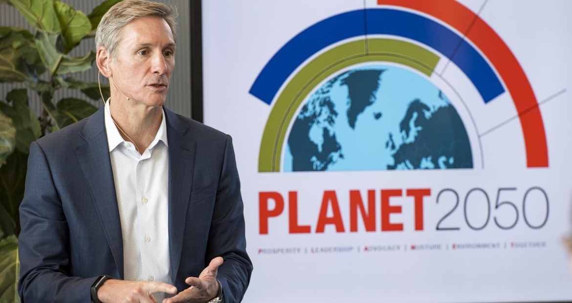 El presidente y director ejecutivo de Cummins, Tom Linebarger, revela la estrategia ambiental de la compañía en 2019.