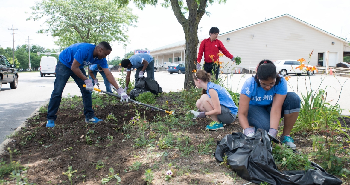 Cummins employees in Columbus, Indiana (U.S.A.), work on a cleanup day sponsored by the United Way. Cummins employees work on a cleanup day sponsored by the United Way.