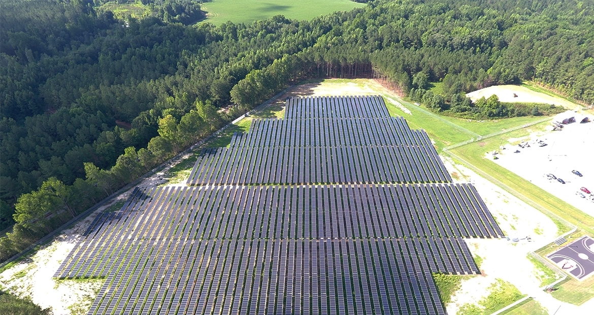Il parco solare presso lo stabilimento motori Cummins di Rocky Mount in North Carolina.