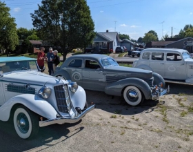 1935 Auburn 655 (far right) on display at ACD event