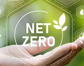 "net Zero" en una burbuja flotando por encima de una mano