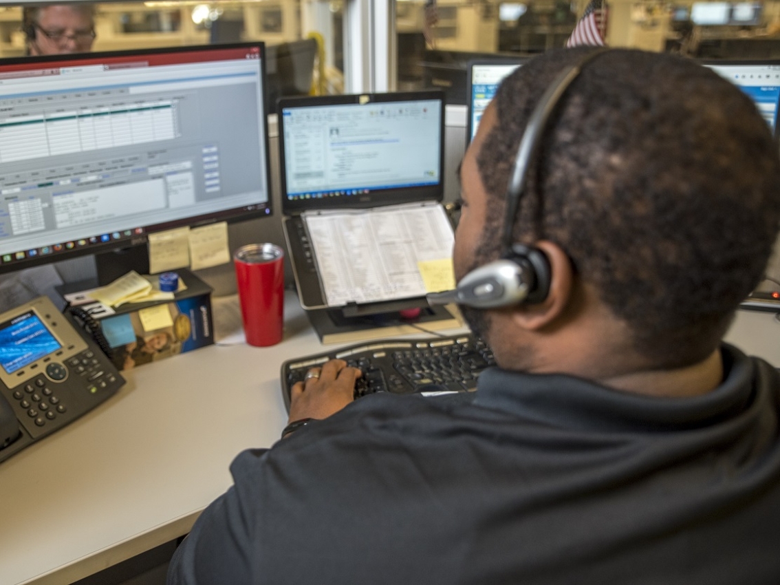 Cummins Customer service employee at desk helping a customer