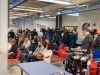 Partneři, zaměstnanci, předsudky a tisková média se docházejí k práci v stříhání v 80. težce